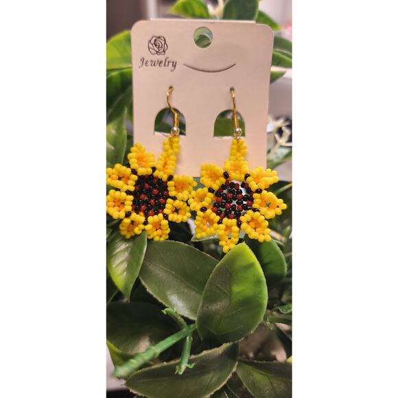Sunflower Earrings, Floral design, Seed bead earrings, Handmade - Picture 8 of 8